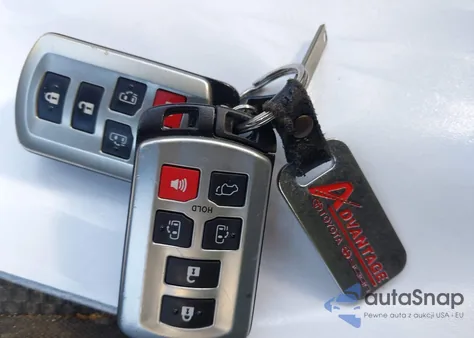 2015 Toyota Sienna Se 8 Passenger from USA, damaged, VIN 5TDXK3DC8FS545674